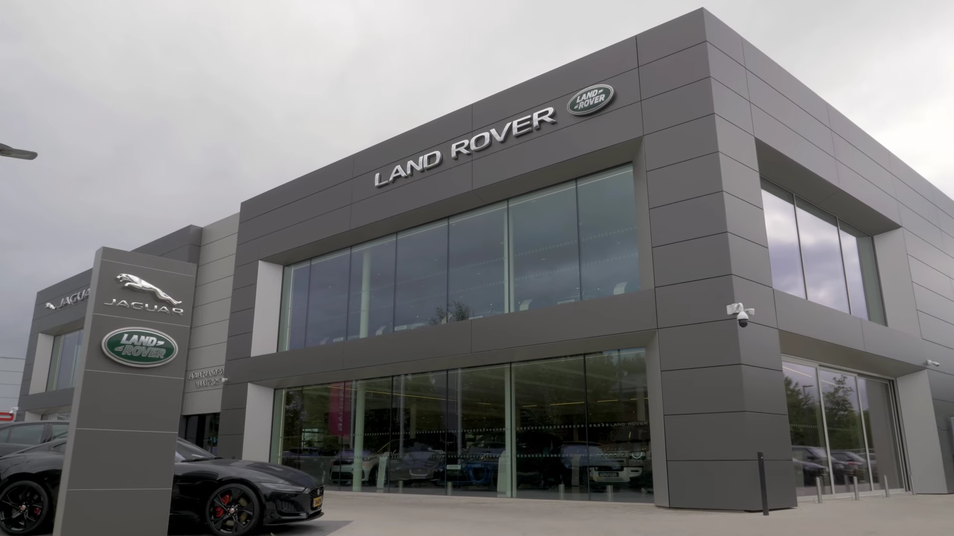 MGB Cladding System maakt de gevel van Jaguar Land Rover Maastricht