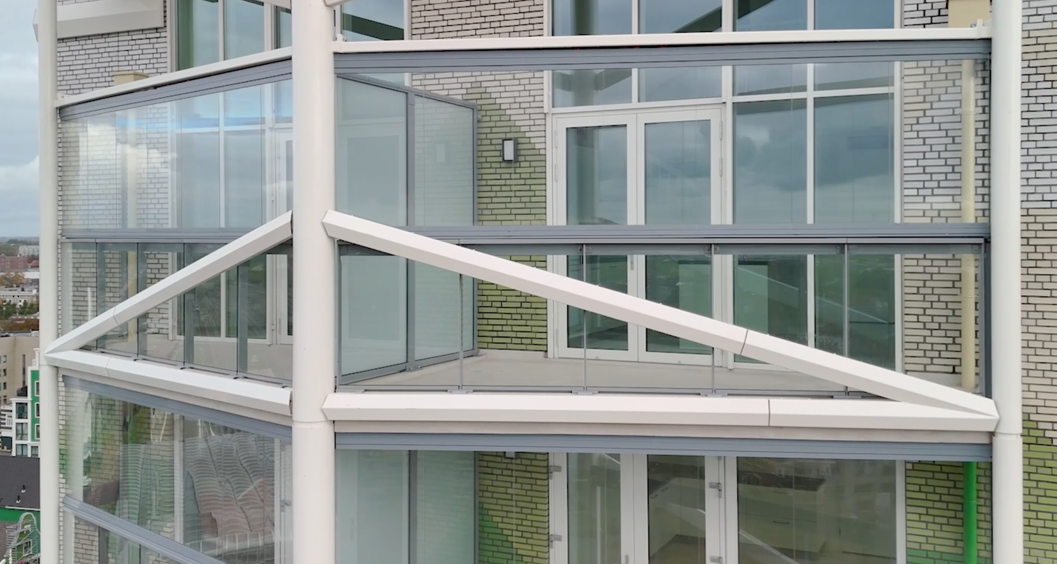 Solarlux balkonsystemen voor iconisch woonproject De Catharinatoren in Zaandam (video)