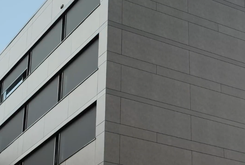 Rockpanel Textured Stones toegepast bij Wereldhuis Boxtel (video)