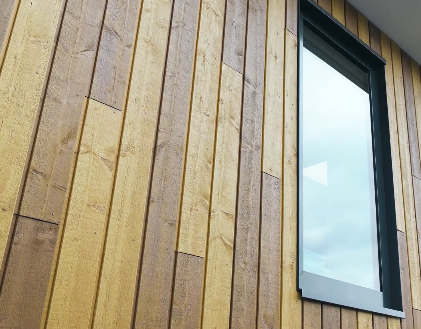 Plastica realiseert Cape Cod gevelbekleding voor Dura Vermeer in Borne (video)