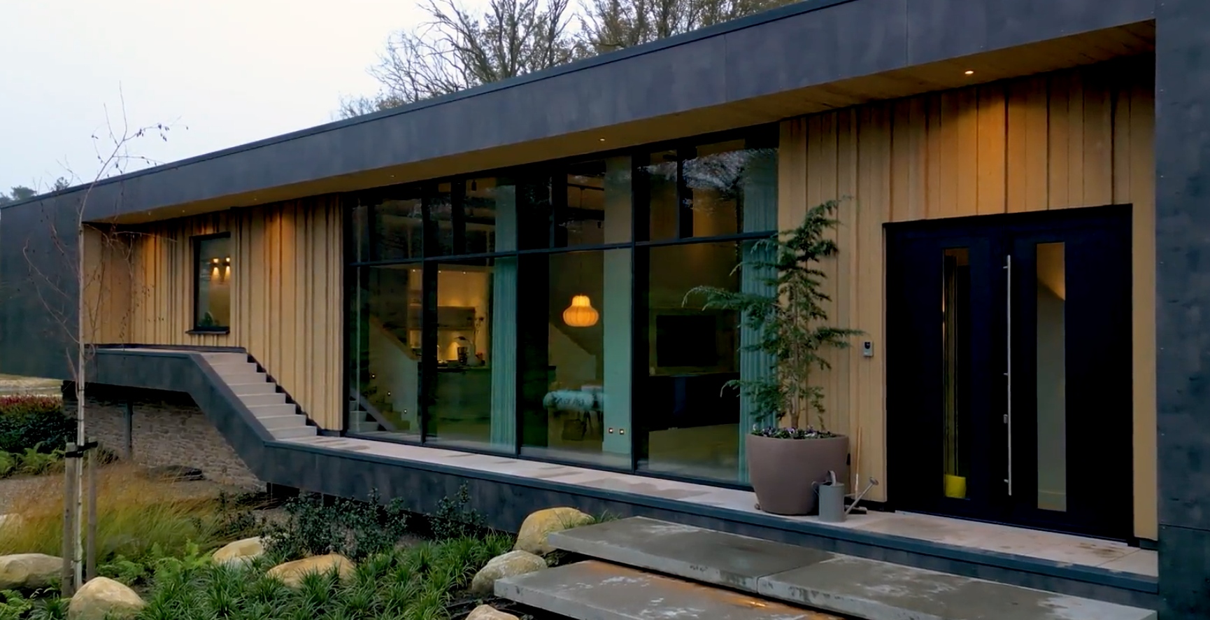 Plastica geeft Bosvilla in Haarle een warme uitstraling met houten gevelbekleding (video)